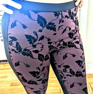 Maroon/Black leggings, Sz Medium